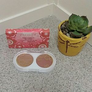 New with box Pacifica Coconut Blush